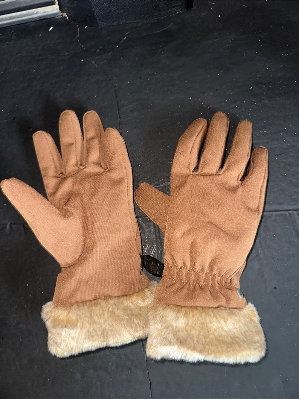 New Head Gloves with Faux-Fur Cuffs